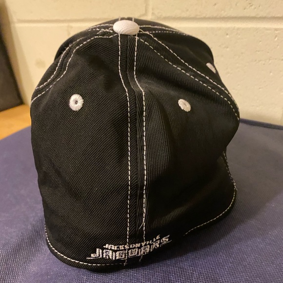 Brand New B&W Jaguars Hat - Picture 2 of 4